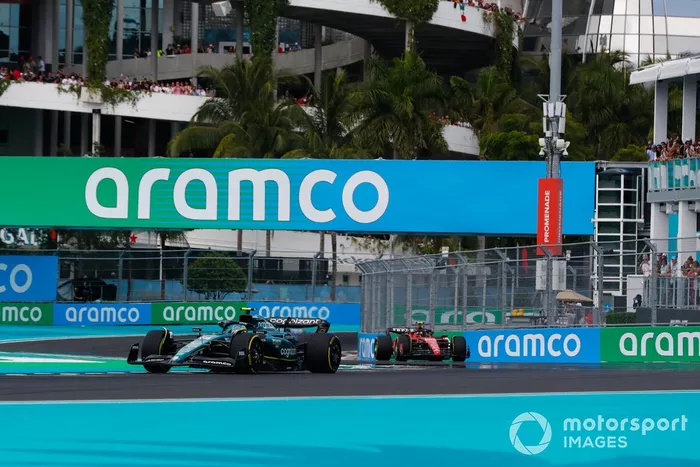 Fernando Alonso, Aston Martin AMR23, Carlos Sainz, Ferrari SF-23