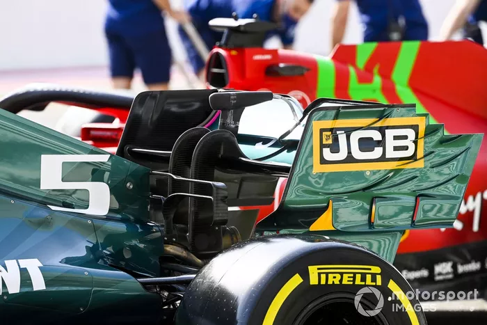 Detalle del alerón trasero del Aston Martin AMR21
