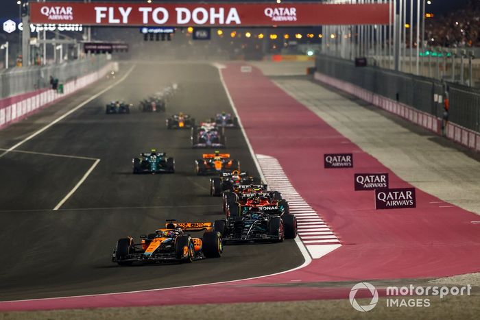 Oscar Piastri, McLaren MCL60, George Russell, Mercedes F1 W14, Carlos Sainz, Ferrari SF-23