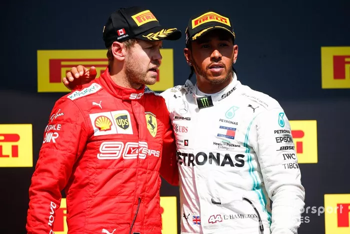 Podio: segundo lugar Sebastian Vettel, Ferrari, 2nd position, y el ganador de la carrera Lewis Hamilton, Mercedes AMG F1