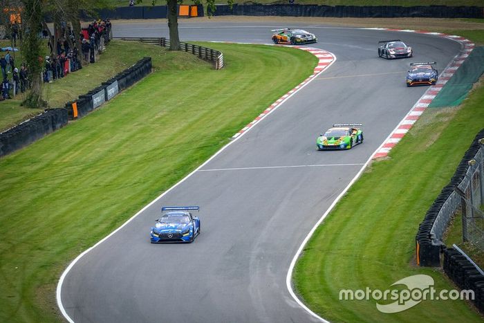 Acción de carrera en Brands Hatch