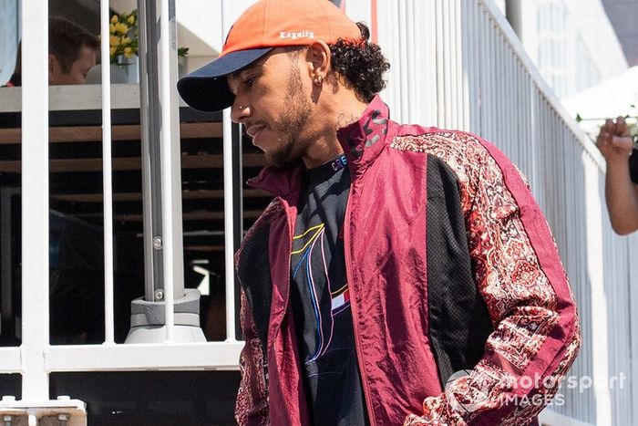 Cuando se deja el pelo un poco más largo, es así de rizado