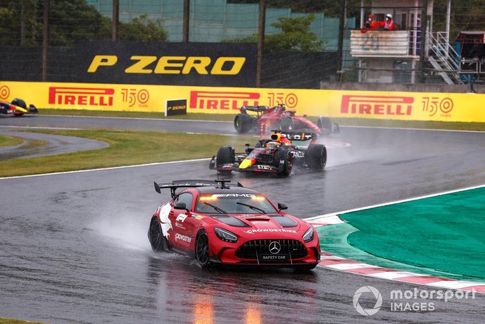 El Safety Car y Max Verstappen, Red Bull Racing RB18, Charles Leclerc, Ferrari F1-75