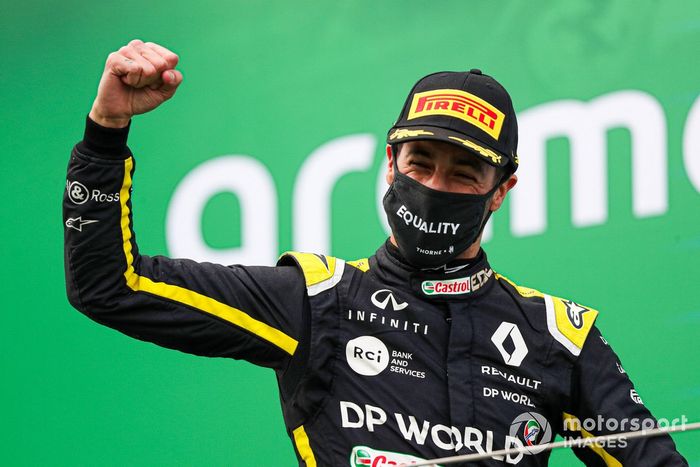 Daniel Ricciardo, Renault F1, 3rd position, om the podium