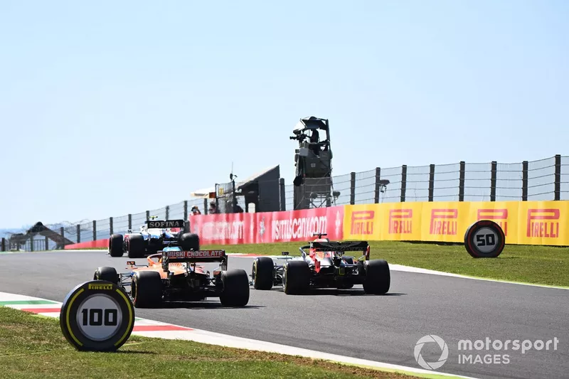 Nicholas Latifi, Williams FW43, Max Verstappen, Red Bull Racing RB16, e Carlos Sainz Jr., McLaren MCL35
