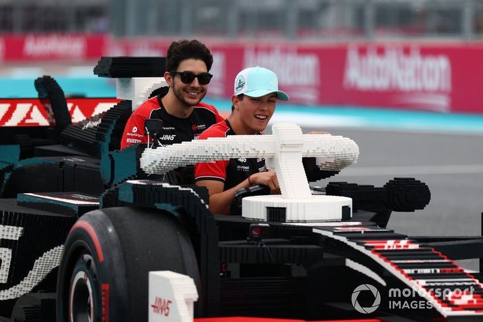 Esteban Ocon, Haas F1 Team, Oliver Bearman, Haas F1 Team