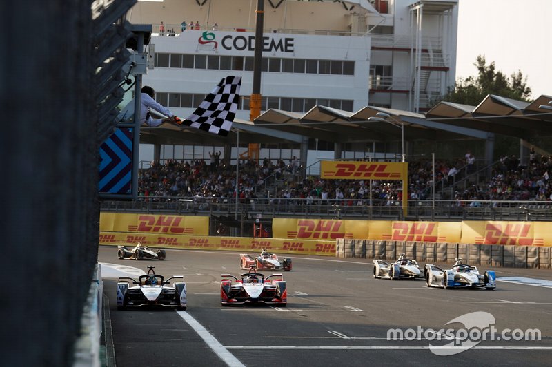 Lucas Di Grassi, Audi Sport ABT Schaeffler, Audi e-tron FE05, gana la carrera sobre Pascal Wehrlein, Mahindra Racing, M5 Electro