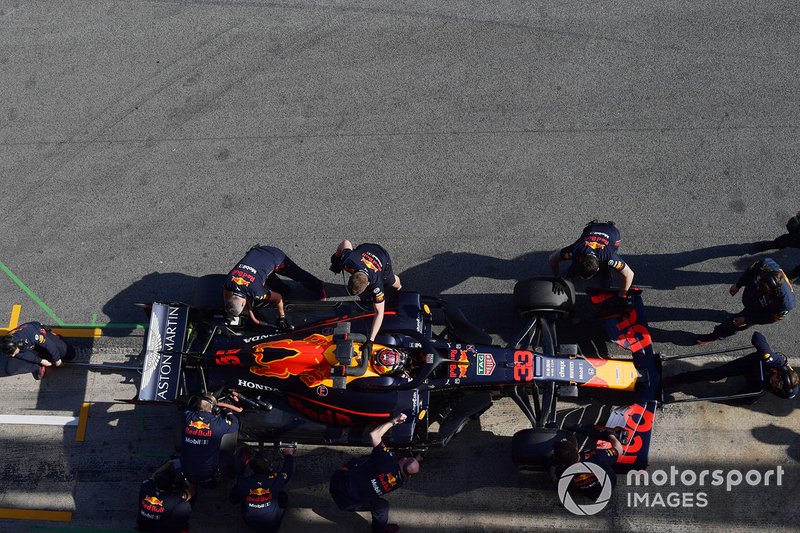 Red Bull Racing mechanics and Max Verstappen, Red Bull Racing RB15