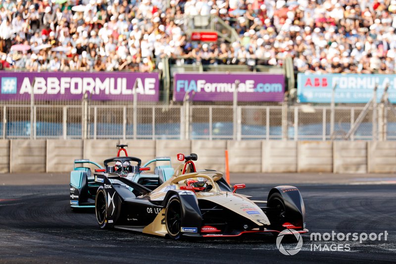Jean-Eric Vergne, DS TECHEETAH, DS E-Tense FE19 precede Mitch Evans, Panasonic Jaguar Racing, Jaguar I-Type 3