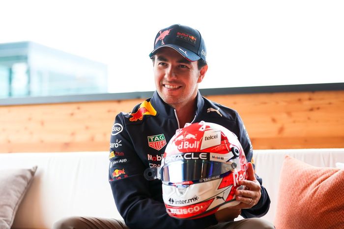 Sergio Pérez, Red Bull Racing con su casco