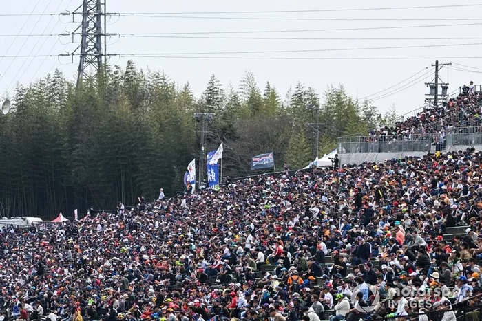 Les fans remplissent les tribunes