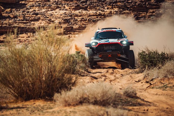 #217 X-raid Mini JCW Team Mini John Cooper Works Rally Plus: Krzysztof Hołowczyc, Łukasz Kurzeja