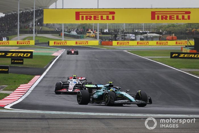 Fernando Alonso, Aston Martin AMR24, Nico Hulkenberg, Haas VF-24, Charles Leclerc, Ferrari SF-24