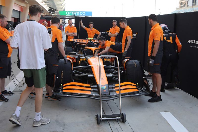 McLaren MCL38