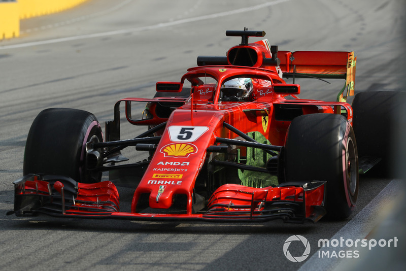 Pintura sobre el monoplaza de Sebastian Vettel