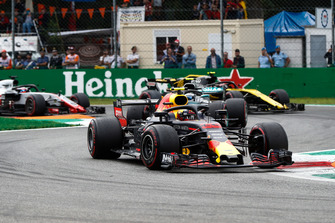 Max Verstappen, Red Bull Racing RB14, Valtteri Bottas, Mercedes AMG F1 W09, Carlos Sainz Jr., Renault Sport F1 Team R.S. 18, ve Romain Grosjean, Haas F1 Team VF-18