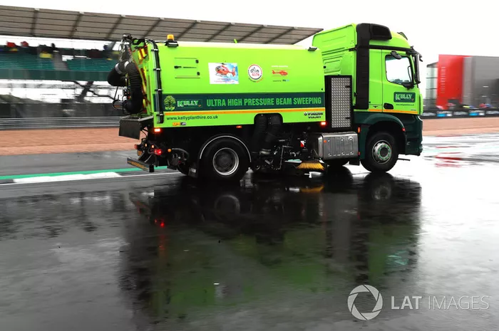 Secado de pista en Silverstone