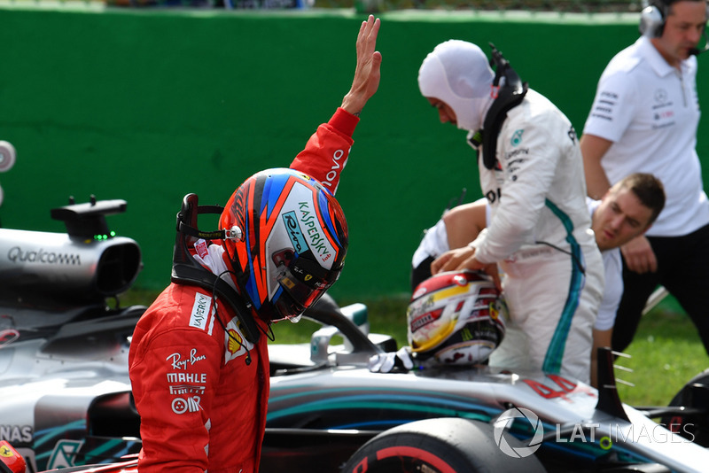 Le poleman Kimi Raikkonen, Ferrari fête sa pole position