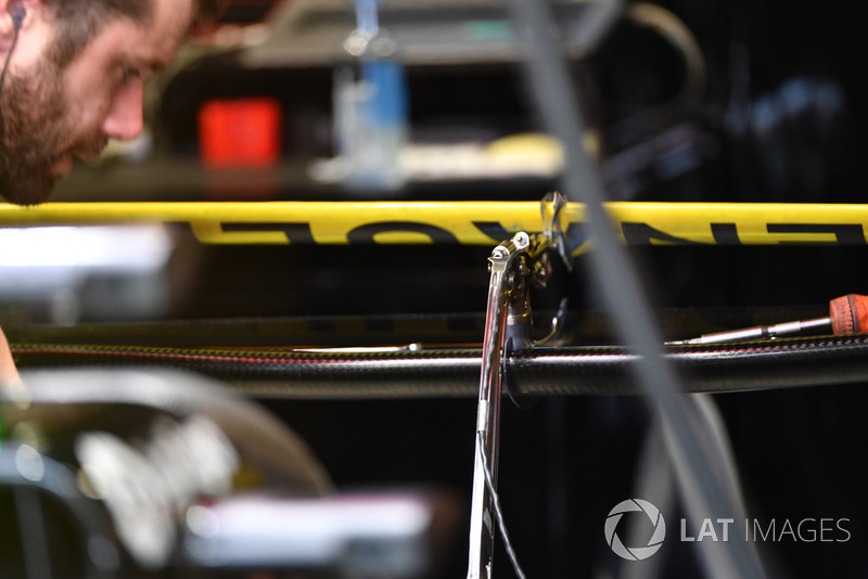 Rear wing of Nico Hulkenberg, Renault Sport F1 Team RS 18 with DRS stuck open
