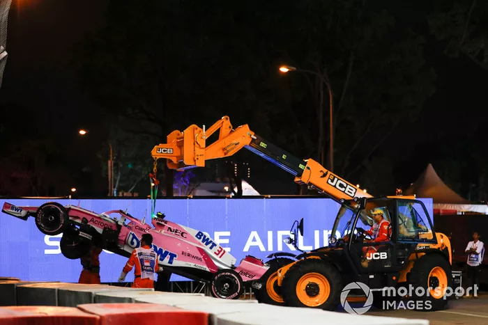 Accidente de Esteban Ocon, Racing Point Force India VJM11, tras tocarse con Pérez