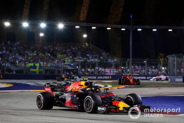 Max Verstappen, Red Bull Racing RB14, Valtteri Bottas, Mercedes AMG F1 W09 EQ Power+, y Kimi Raikkonen, Ferrari SF71H