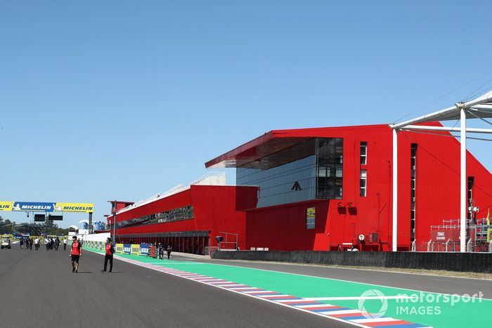Pit lane y pista