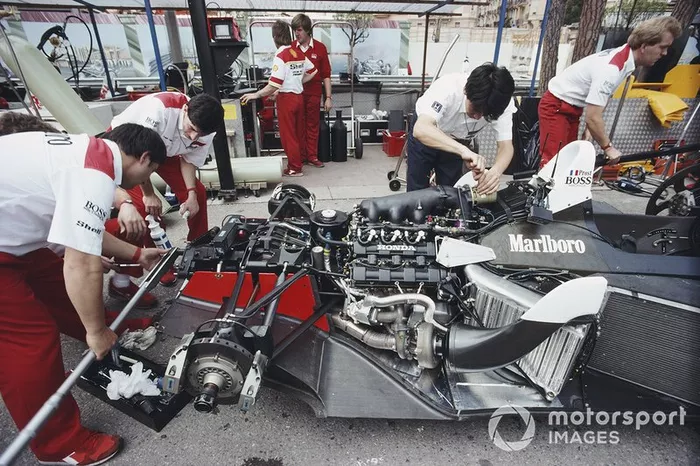 A McLaren de 1988 é o único carro a vencer 11 corridas em sequência na história. Na verdade, nenhum time jamais venceu mais de 10 corridas em sequência, apenas a McLaren nesta temporada