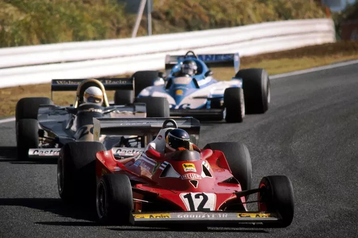 Carlos Reutemann, Ferrari 312T2,  Jacques Laffite, Ligier JS7 y Jody Scheckter, Wolf WR1