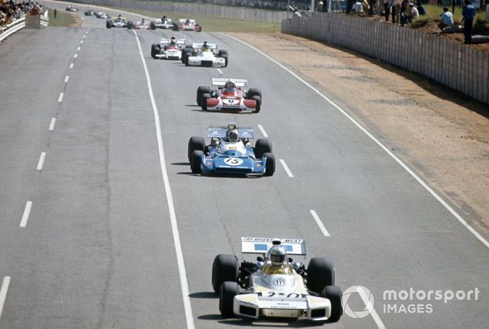Carlos Reutemann, Brabham BT34 Ford. Chris Amon, Matra MS120C y Clay Regazzoni, Ferrari 312B2