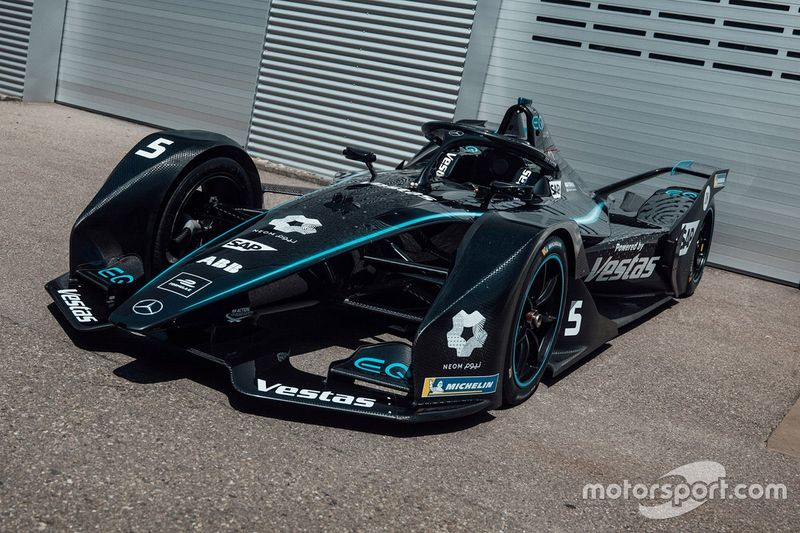 Decoración negra del Mercedes Benz EQ