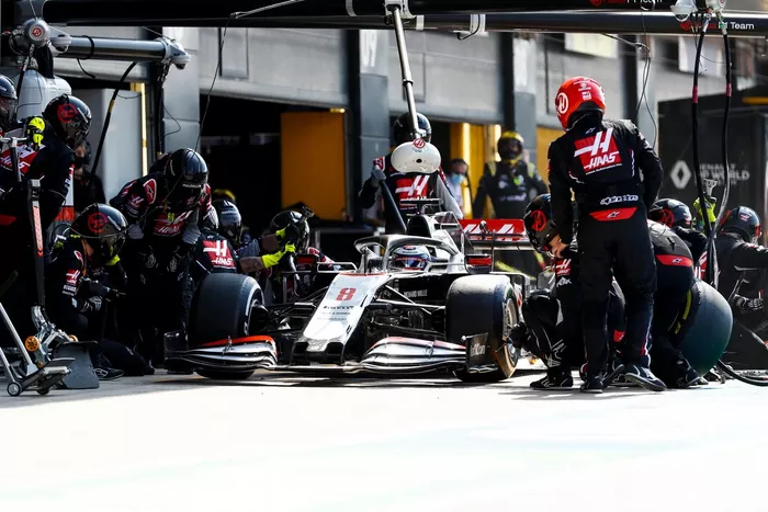 Romain Grosjean, Haas VF-20 pit stop