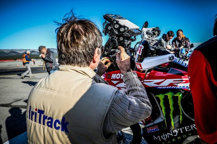 Verificaciones en Paul Ricard antes del embarque del Dakar 2020