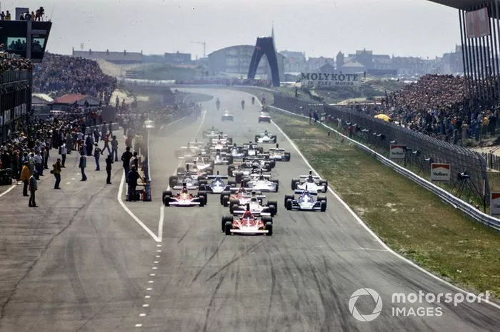 Partenza, Niki Lauda, Ferrari 312B3 in testa, al GP d'Olanda del 1974