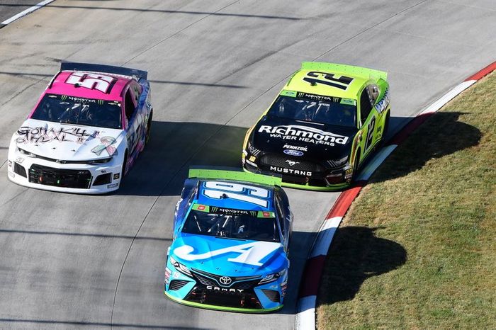 Martin Truex Jr., Joe Gibbs Racing, Toyota Camry Auto Owners Insurance, J.J. Yeley, Rick Ware Racing, Chevrolet Camaro GOTTA KILL IT TO HEAL IT, Ryan Blaney, Team Penske, Ford Mustang Menards/Richmond