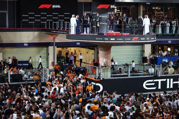 Lando Norris, McLaren, Oscar Piastri, McLaren, Max Verstappen, Red Bull Racing