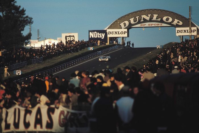 #22 Martini International Racing Team: Helmut Marko, Gijs van Lennep, Porsche 917 K