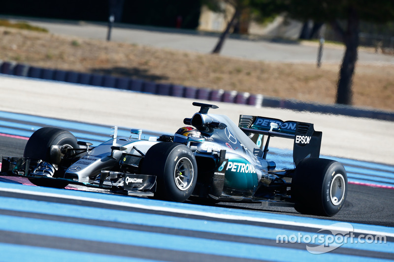 Pascal Wehrlein, Mercedes AMG F1 W06 Hybrid with 2017 Pirelli tyres