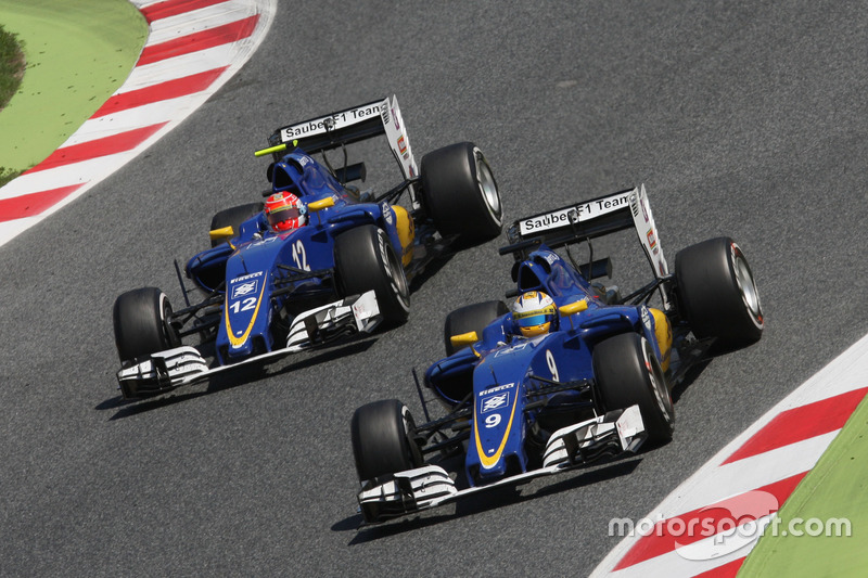 Marcus Ericsson, Sauber C35 and team mate Felipe Nasr, Sauber C35 battle for position