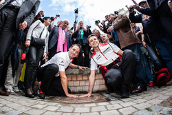 Cerimonia dell'impronta della mano: Vincitori 24 ore di Le Mans 2015 Porsche Team Nick Tandy e Earl