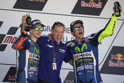 Podium: Sieger Valentino Rossi, Yamaha Factory Racing; 2. Jorge Lorenzo, Yamaha Factory Racing