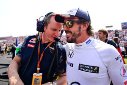 Paul Monaghan, Red Bull Racing, Chefingenieur; Fernando Alonso, McLaren