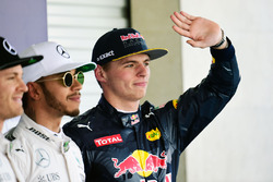 Polesitter Lewis Hamilton, Mercedes AMG F1; 2. Nico Rosberg, Mercedes AMG F1; 3. Max Verstappen, Red