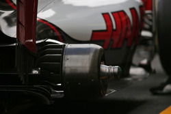 Un moyeu de la Haas VF-16