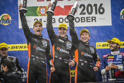 Podium: les vainqueurs #38 G-Drive Racing Gibson 015S-Nissan: Simon Dolan, Giedo van der Garde, Harry Tincknell