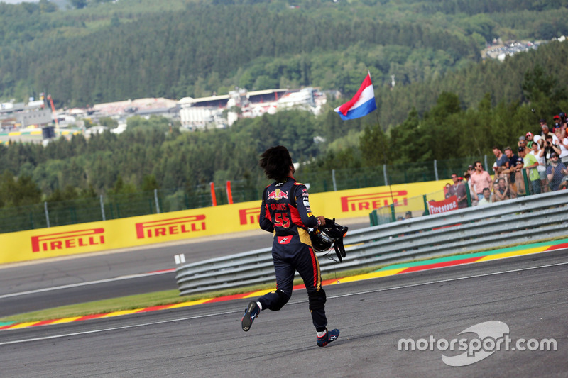 Carlos Sainz Jr., Scuderia Toro Rosso si ritira dalla gara