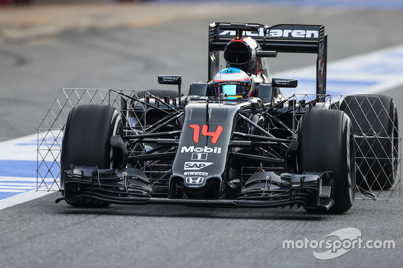 Fernando Alonso, McLaren MP4-31 running sensor equipment