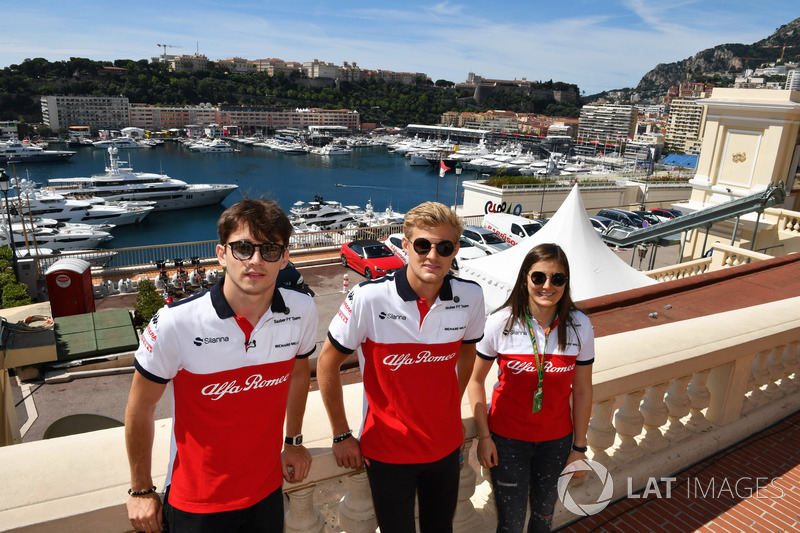 Charles Leclerc, Sauber, Marcus Ericsson, Sauber et Tatiana Calderon, pilote d'essais Sauber