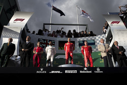 Podyum: 2. sıra Lewis Hamilton, Mercedes AMG F1, yarış galibi Sebastian Vettel, Ferrari, 3. sıra Kim