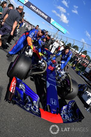 Brendon Hartley, Scuderia Toro Rosso STR13, in griglia