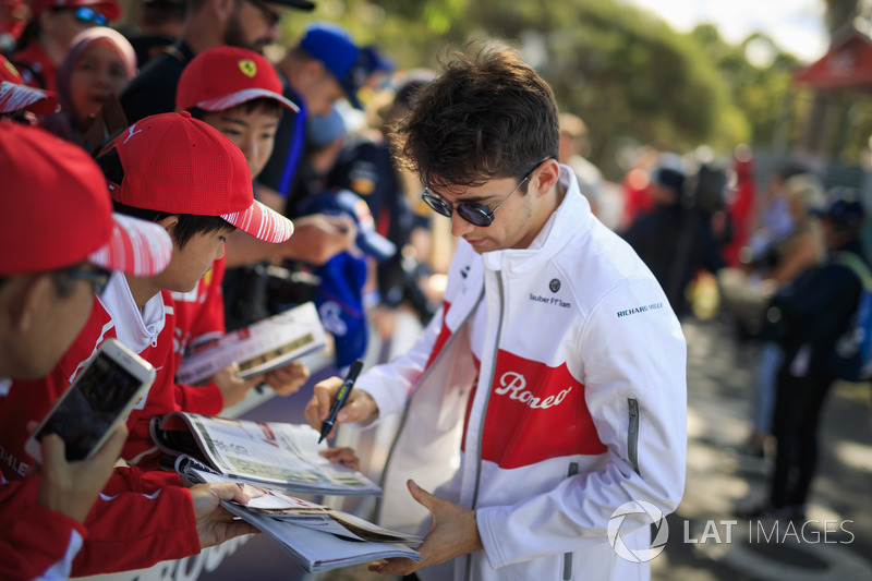 Charles Leclerc, Sauber signs autographs for the fans
